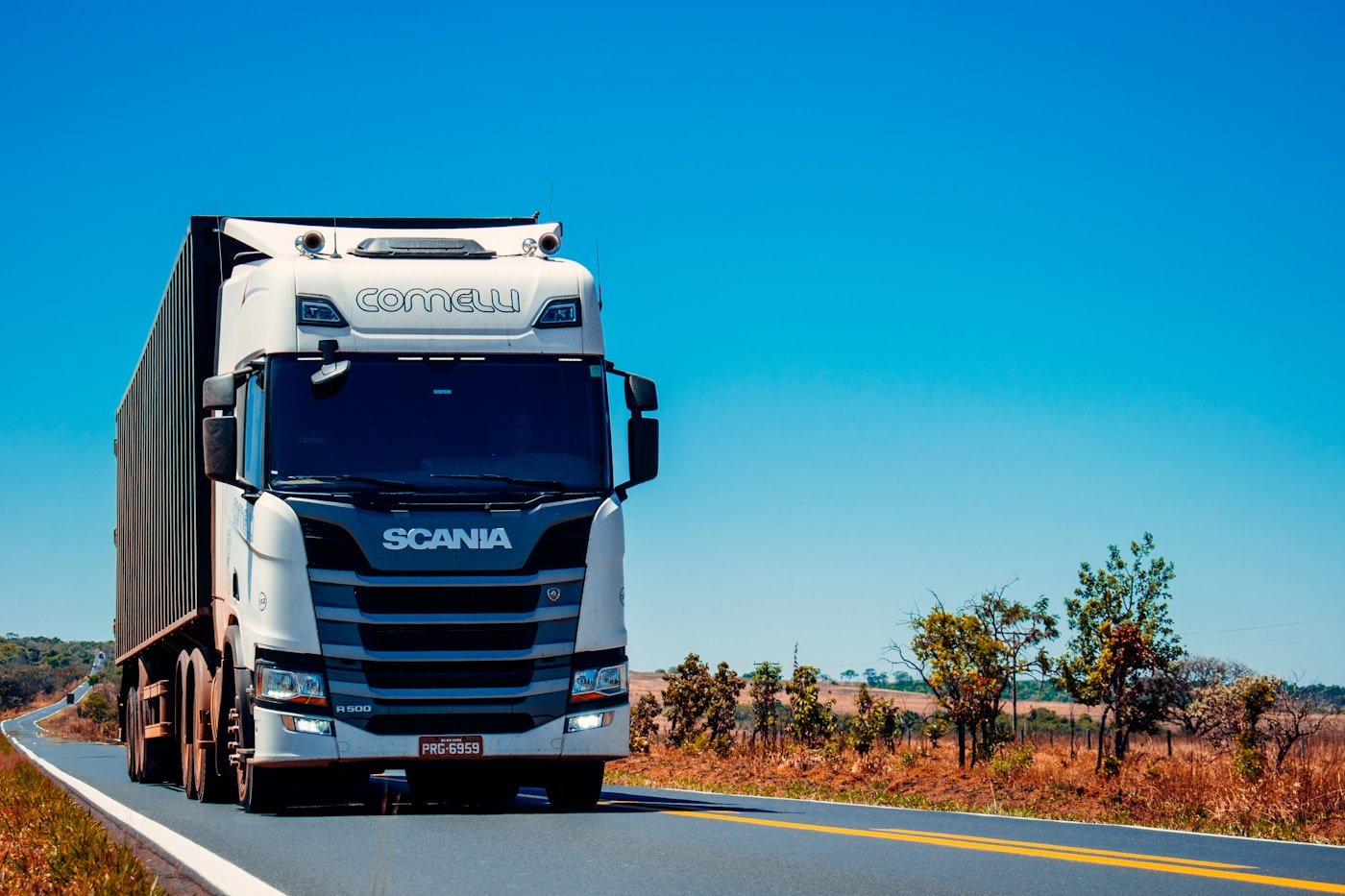 Camion de marfă pe traseu